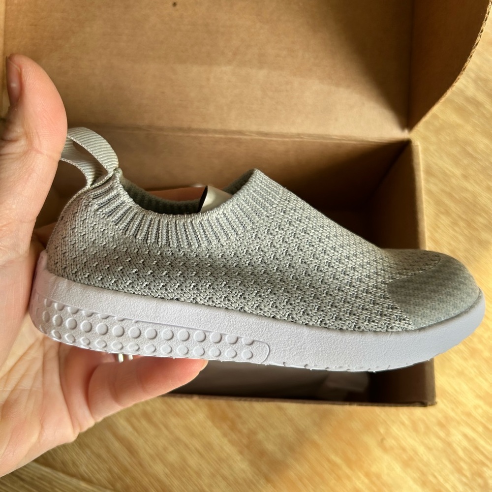 Minimoc grey voyager pull ons NIB size 8T